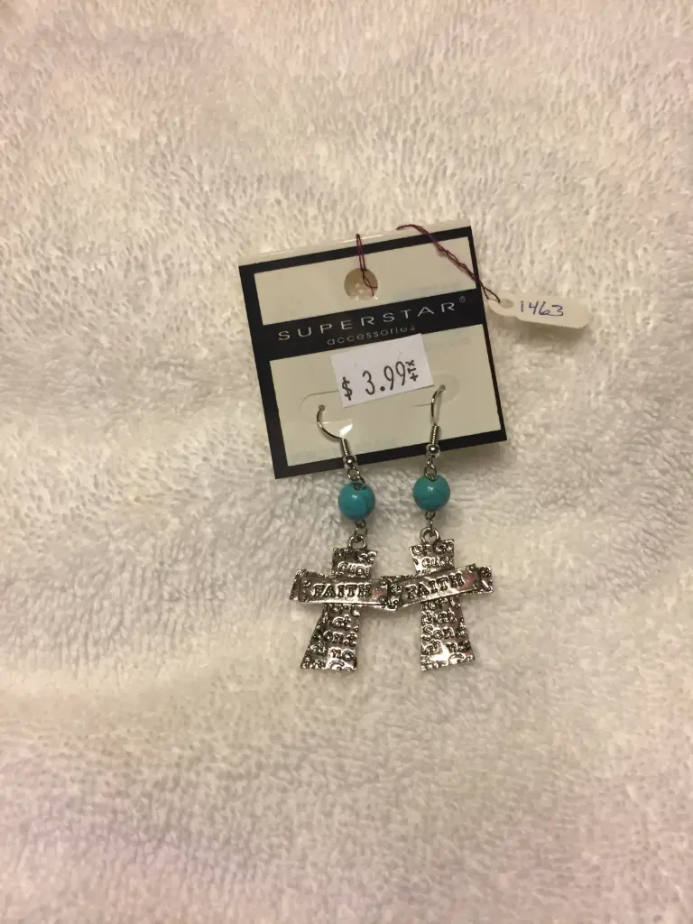 [1463] Burnished metal 'Faith' cross dangling earring. Color silver/turquoise