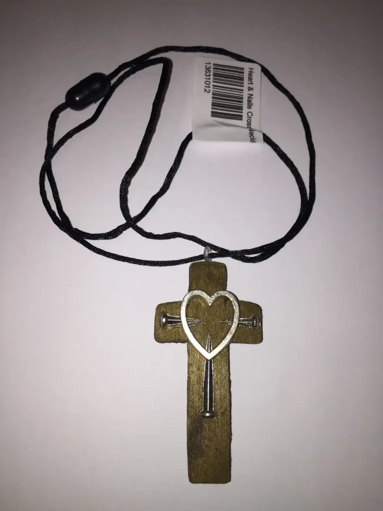 [13631012] Heart & Nails Cross Necklaces